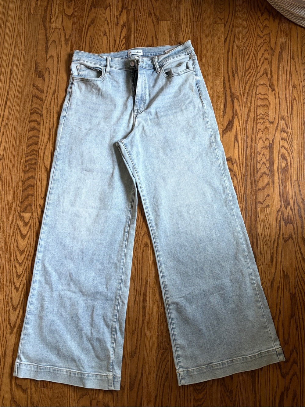 Light Blue Wide-Leg Women's Jeans — Classic Flare